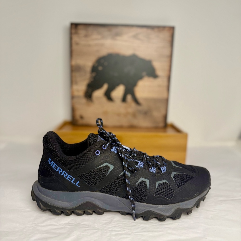 🌸MERRELL pre-owned women hiking shoes. Size 9.5. WHIKING06.